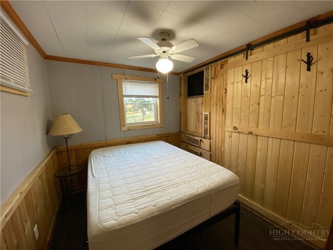 Foto del edificio - 143 Ridge Crest Dr