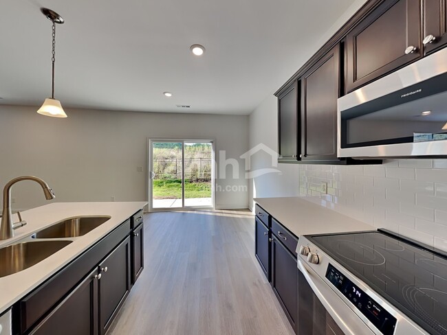 Building Photo - 300 Sawyer Jackson Dr