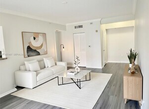 Building Photo - 100 SW 117th Terrace