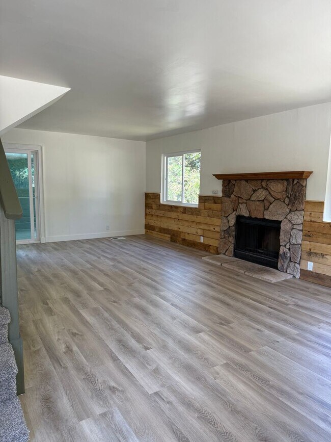 Foto del edificio - 22266 Crest Ln