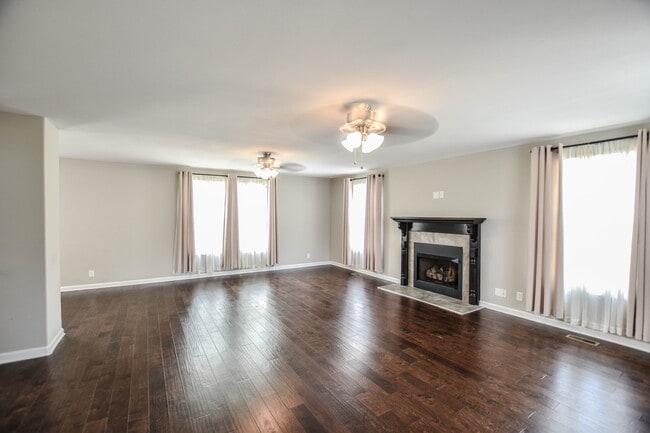 Building Photo - Pet Friendly in Woodlawn!
