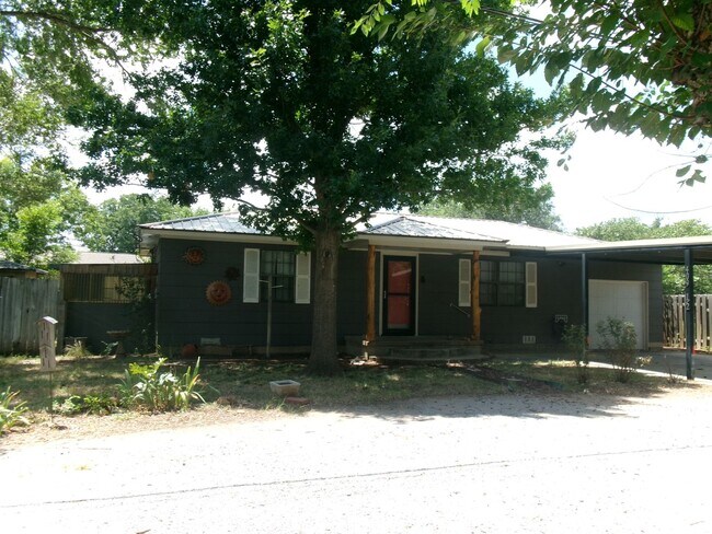 Foto del edificio - 409 1/2 NW pecan Avenue