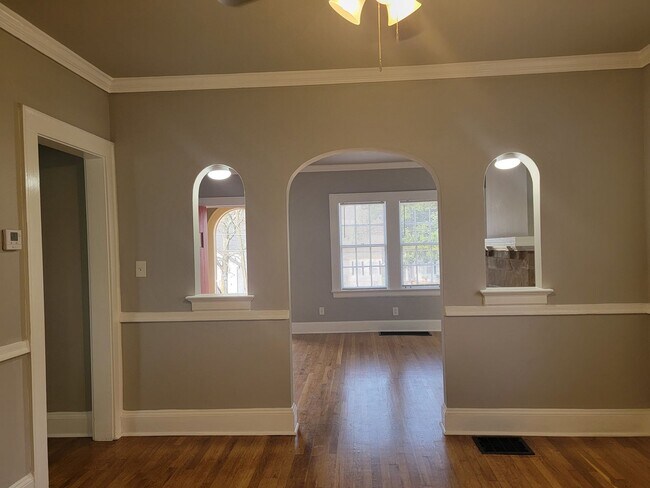 Building Photo - Charming Craftsman in the Heart of Atlanta...