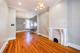 Building Photo - 206 S 43rd St