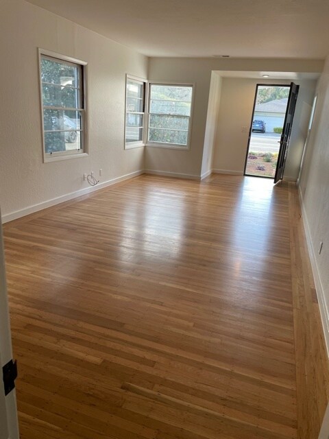 Entry/Living Room - 1033 Santa Cruz Ave