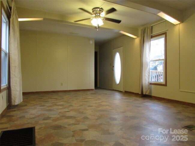 Foto del edificio - 124 Cove View Dr