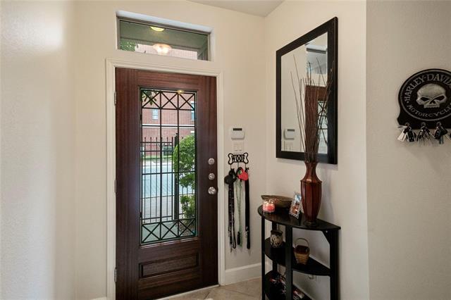 Building Photo - 2204 Marilla St