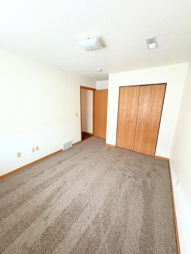 Building Photo - Valleyside Townhomes