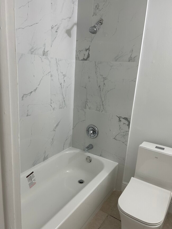 Building Photo - 5725 NW 27th Ct