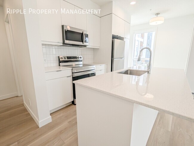 Photo du bâtiment - FANTASTIC 2 BEDS/2 BATHS CONDO