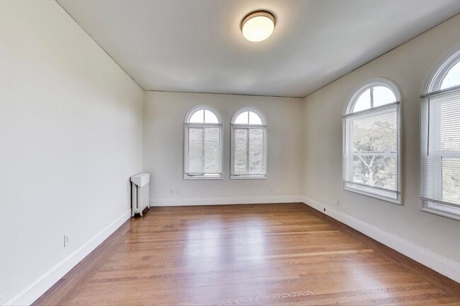Building Photo - 465 Bellevue Ave