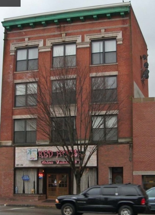 Primary Photo - 287 Main St