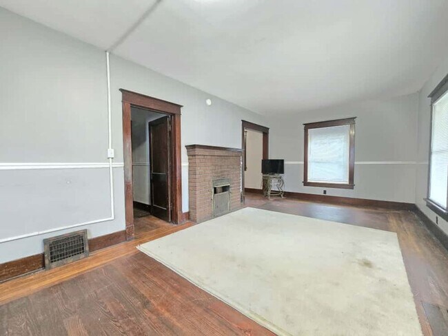 Building Photo - 1213 W Lexington Ave