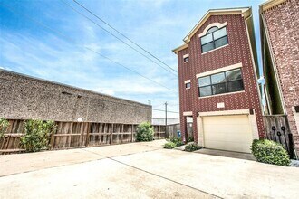 Building Photo - 3662 Main Plaza Dr