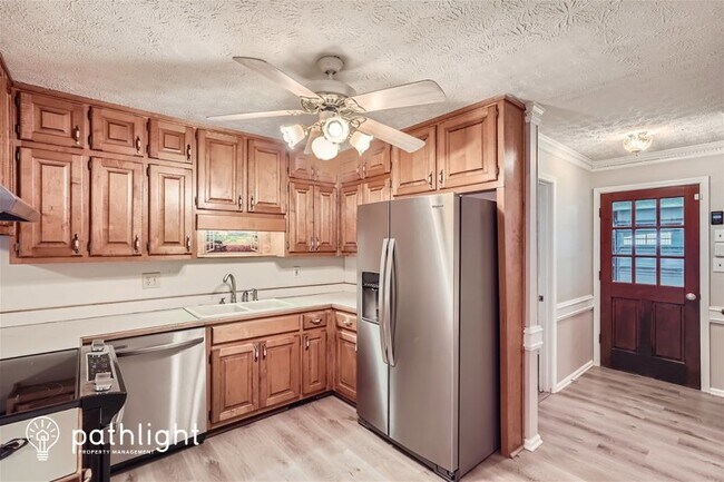 Building Photo - 2910 Camary Pl Dr SE