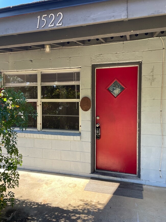 Building Photo - 1522 Myrtle Dr