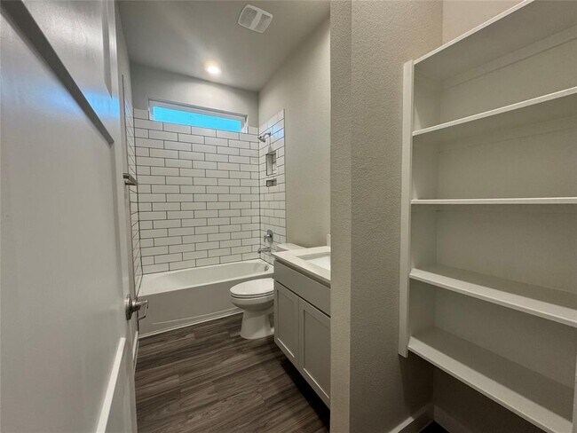 Building Photo - 14273 Lake Lodge Dr
