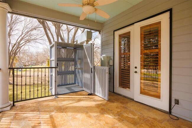 Building Photo - 322 Lake Placid Dr