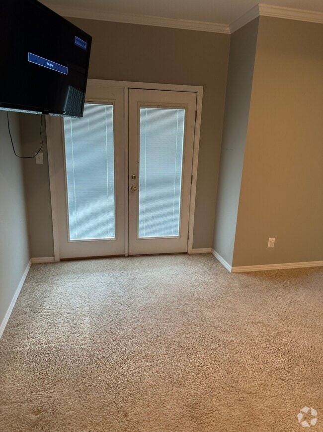 Building Photo - 5448 Henning Dr W