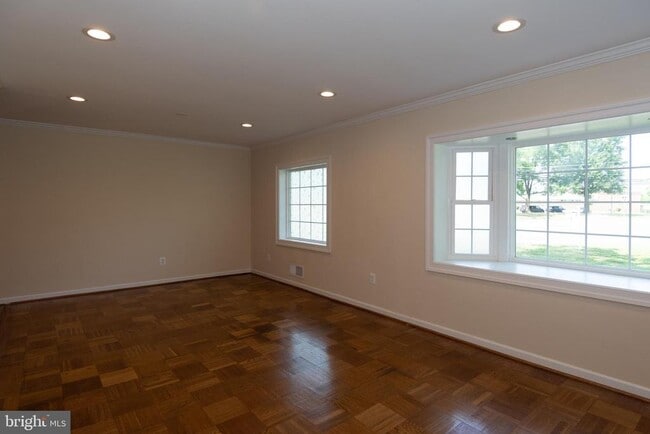 Building Photo - 6400 Japonica St
