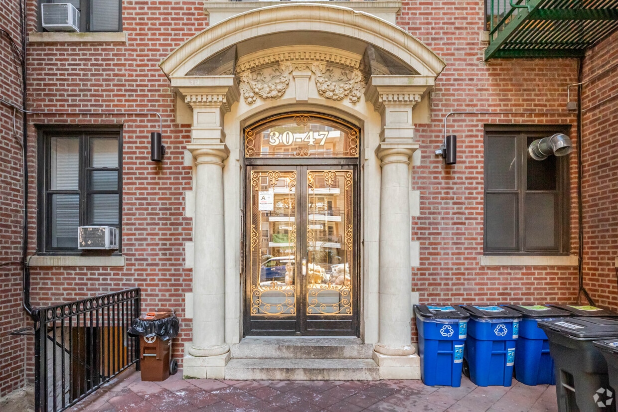 Building Entrance - 3047 29th St