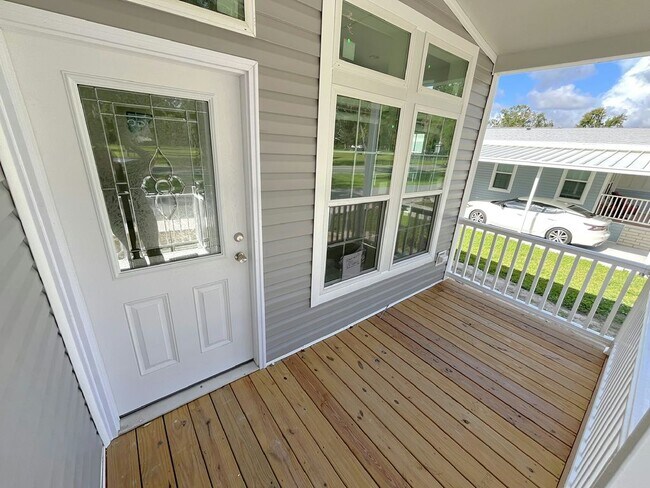 Foto del edificio - 5644 Woodford St