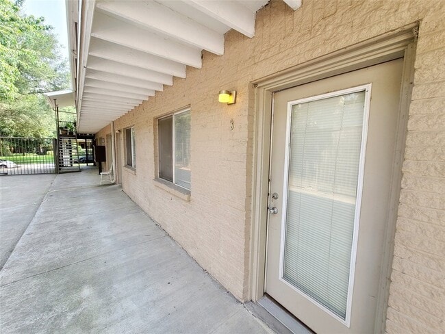 Building Photo - 4931 Junius St