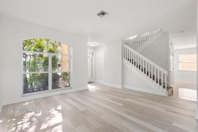 Building Photo - 5228 NW 112th Terrace