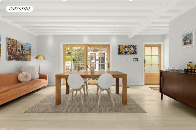 Building Photo - 405 W 44th St