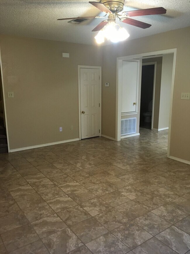 507 Valley Dr Unit 5072, Russellville, AR 72802 Room for Rent in Russellville, AR