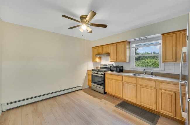 Building Photo - 61 Kellum St