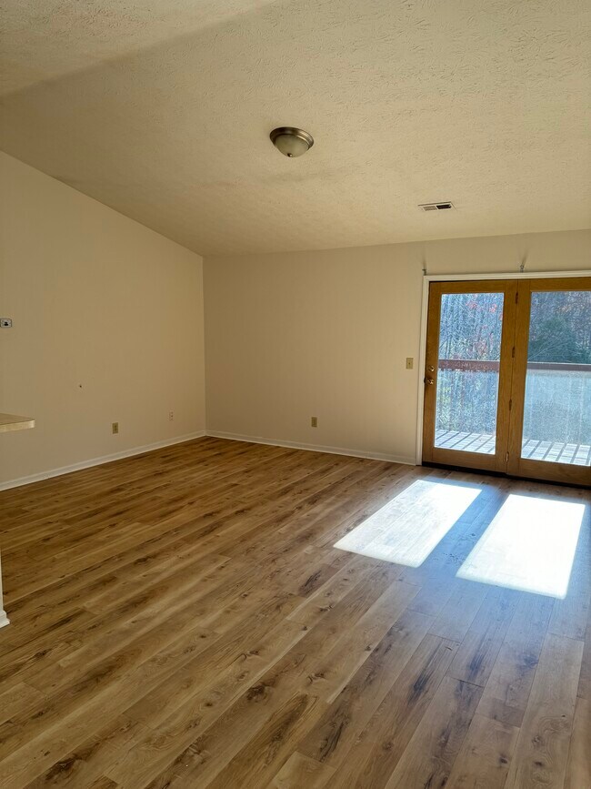 Building Photo - 3860 Little Creek Dr
