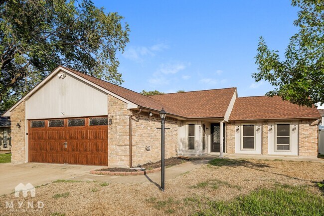 Building Photo - 521 Magnolia Dr