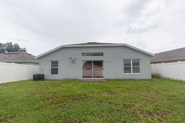 Building Photo - 10250 Hunters Haven Blvd