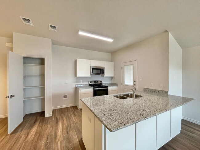 Foto del edificio - 1806 Clovis Dr