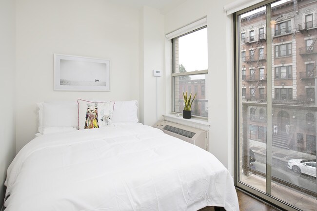 Foto del edificio - 651 Metropolitan Ave
