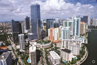 Building Photo - 1435 Brickell Ave