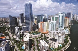 Building Photo - 1435 Brickell Ave
