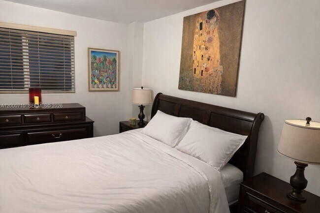 Foto del edificio - 835 SW 2nd St