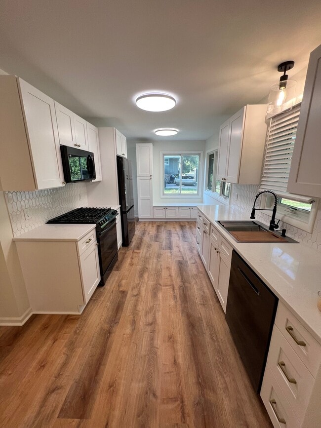 Building Photo - 50 Hackberry Hl