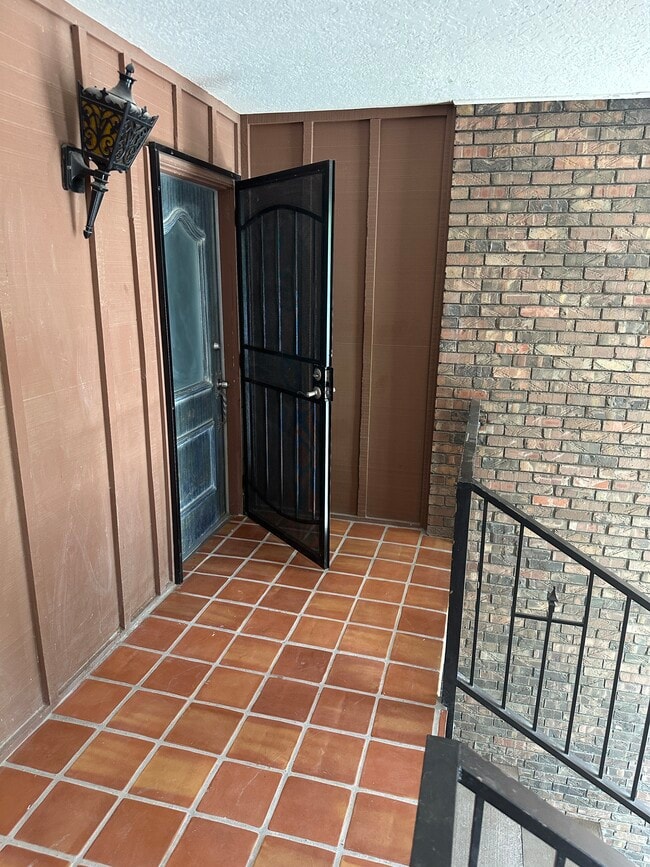 Entrance - 4800 N Stanton St