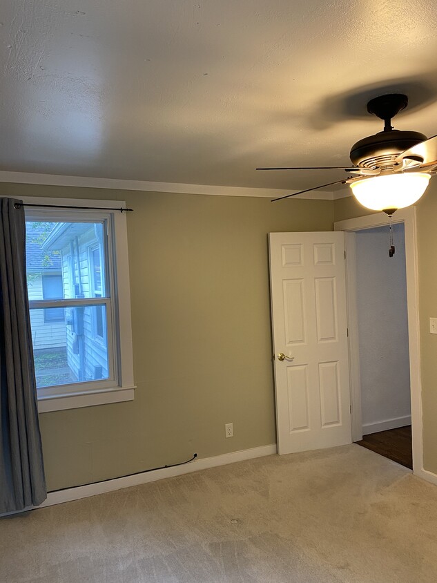 Window in main bedroom - 408 S Chestnut St