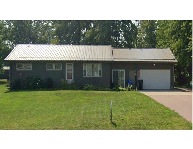 Building Photo - 3 Bedroom Acreage in Southwest Sioux Falls