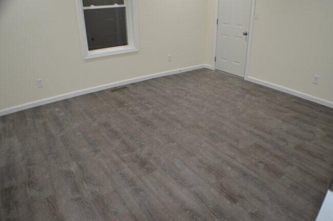 Foto del edificio - 563 Burritt St