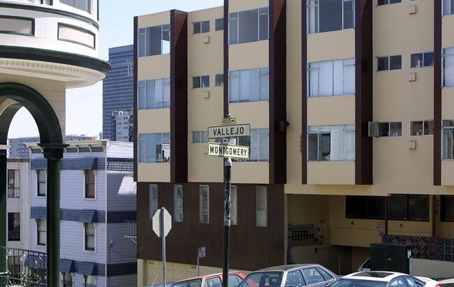 Front Door View - 1100-1112 Montgomery St