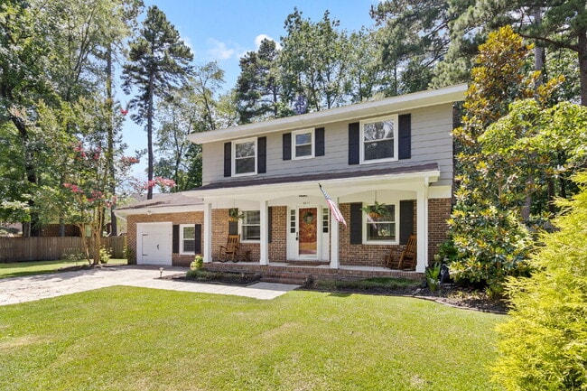 Building Photo - Spacious 4-Bedroom Haven with 3 Full Baths...