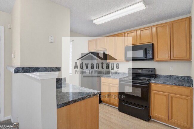 Foto del edificio - 8100 Oakley Cir
