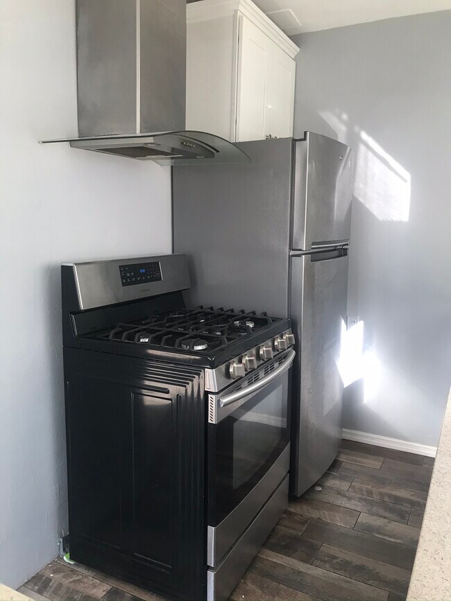 Foto del edificio - 5073-5085 Voltaire St