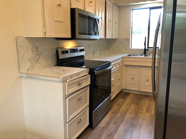 Frigorífico grande de dos puertas - 1471 Rainier Court