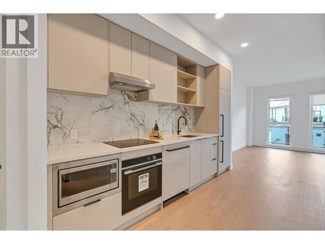 Photo du bâtiment - 422 E 3rd St